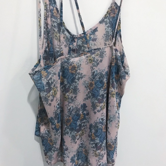 🌸 Floral Top 🌸 - Picture 4 of 4